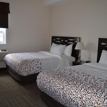 Auberge Macdonald Guest Inn Iroquois Falls エクステリア 写真