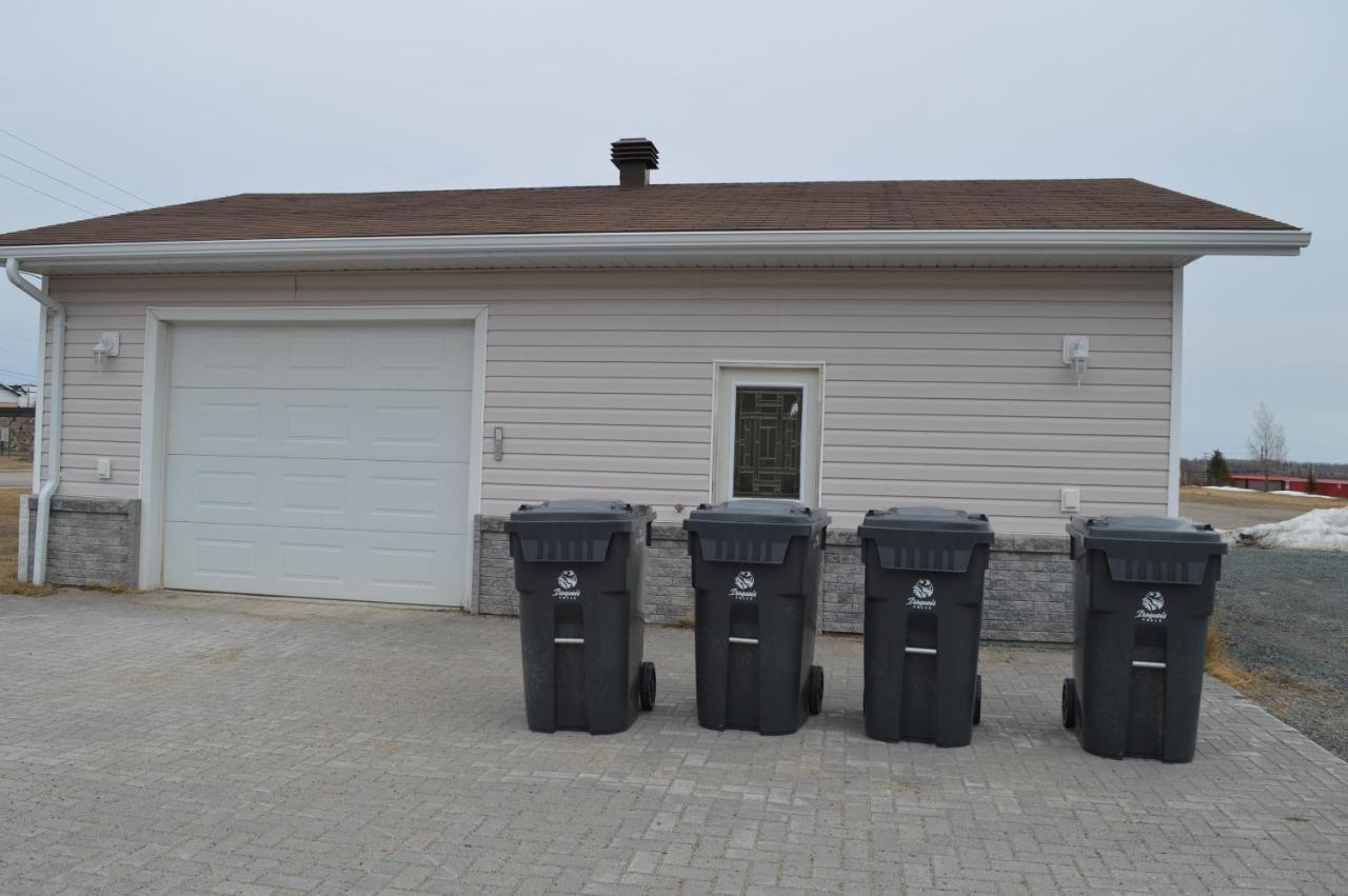 Auberge Macdonald Guest Inn Iroquois Falls エクステリア 写真