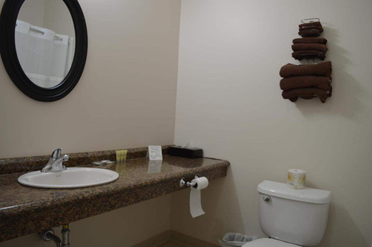 Auberge Macdonald Guest Inn Iroquois Falls エクステリア 写真