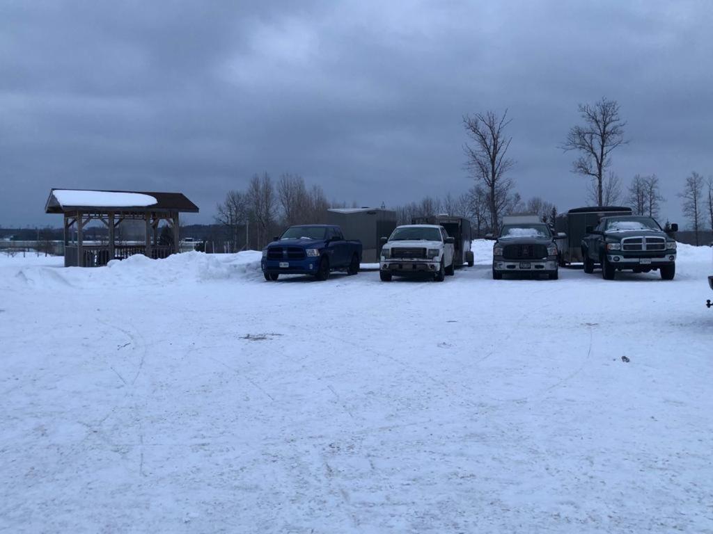 Auberge Macdonald Guest Inn Iroquois Falls エクステリア 写真