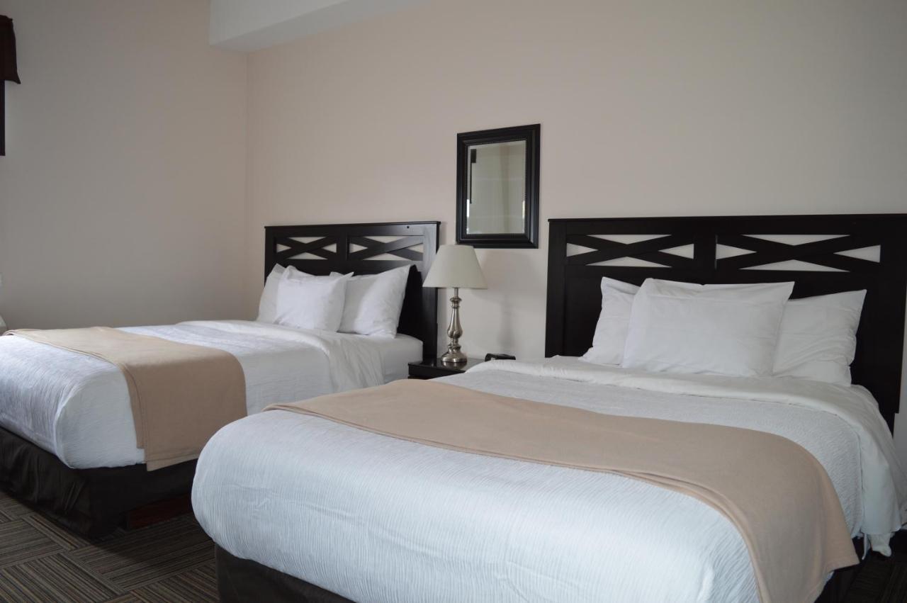 Auberge Macdonald Guest Inn Iroquois Falls エクステリア 写真