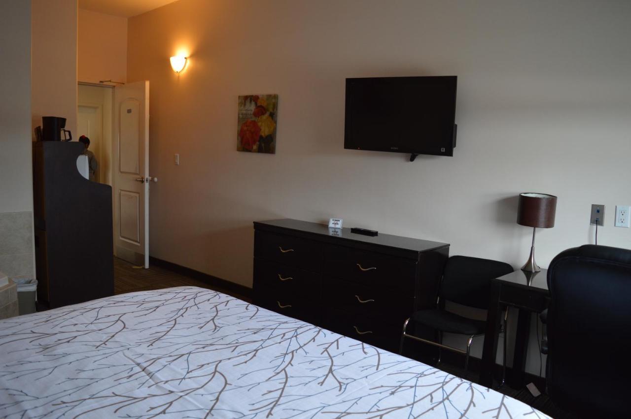 Auberge Macdonald Guest Inn Iroquois Falls エクステリア 写真