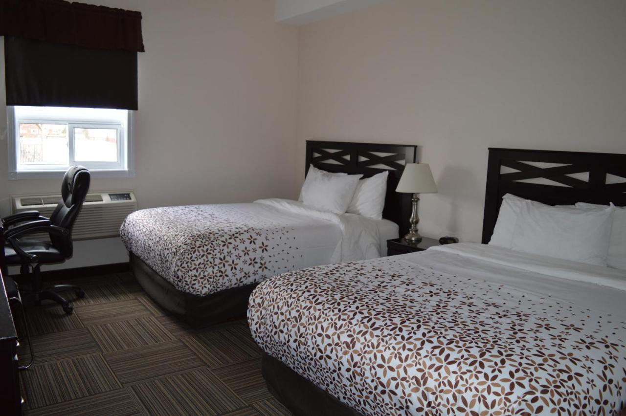 Auberge Macdonald Guest Inn Iroquois Falls エクステリア 写真
