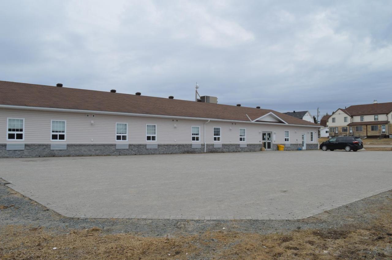 Auberge Macdonald Guest Inn Iroquois Falls エクステリア 写真