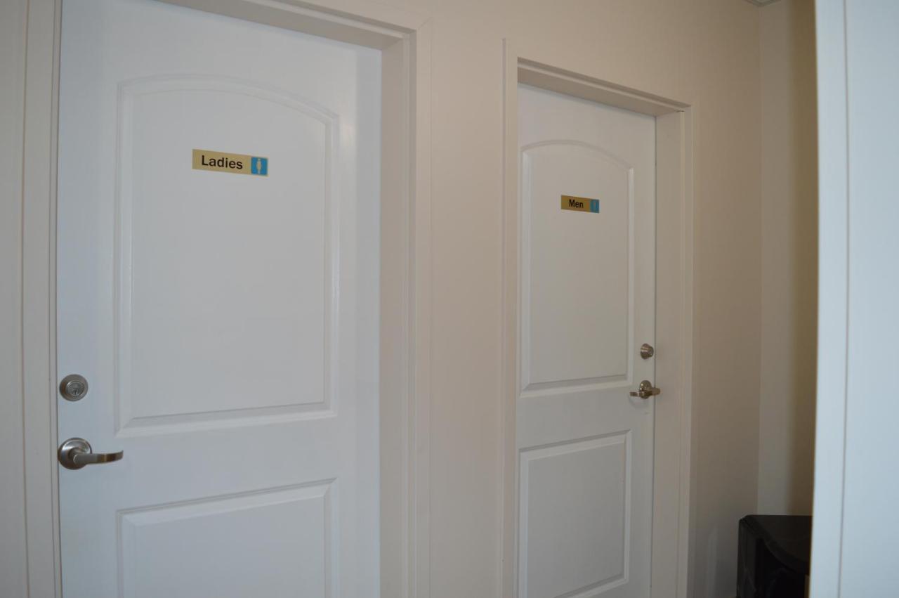 Auberge Macdonald Guest Inn Iroquois Falls エクステリア 写真