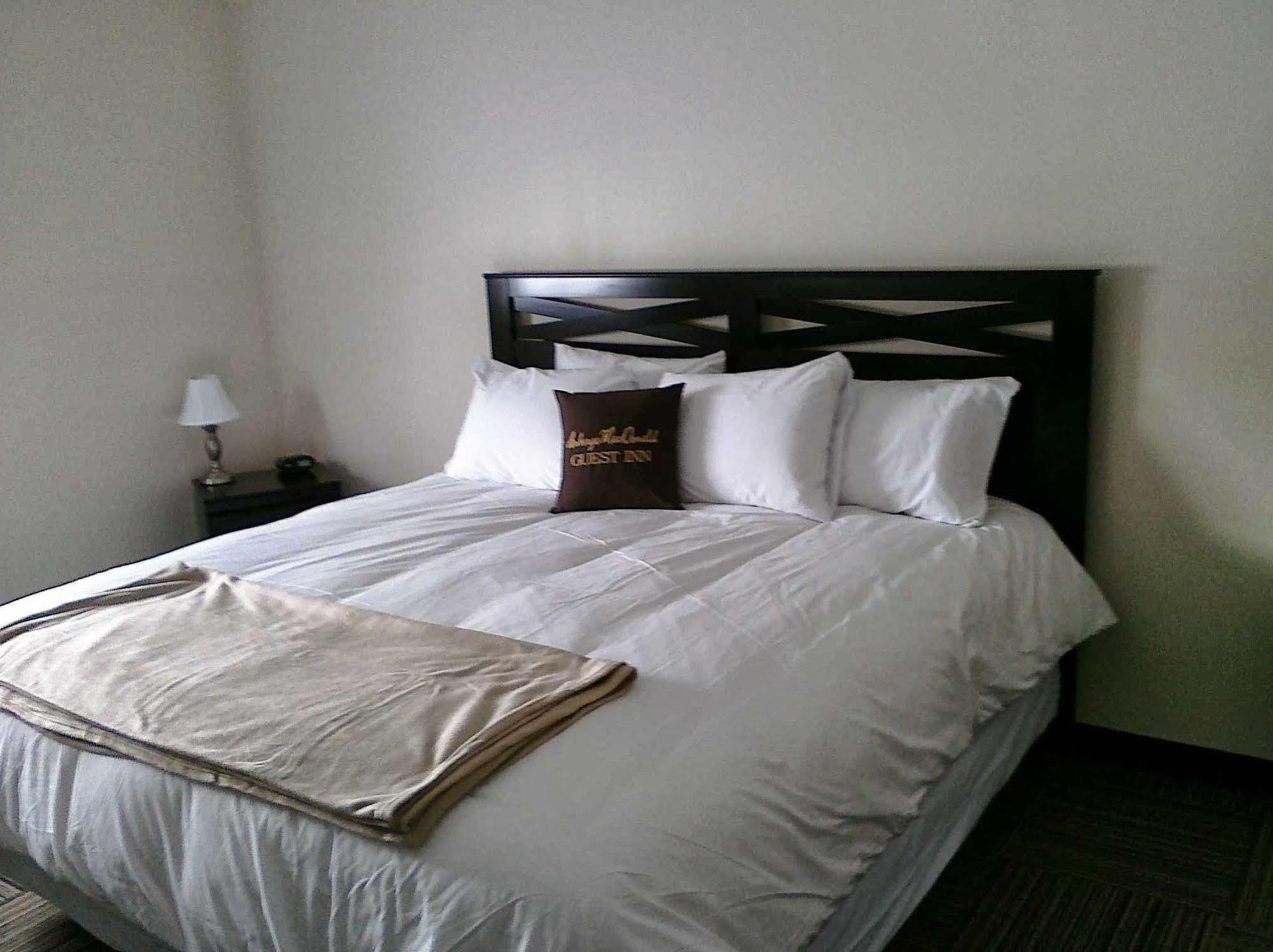 Auberge Macdonald Guest Inn Iroquois Falls エクステリア 写真