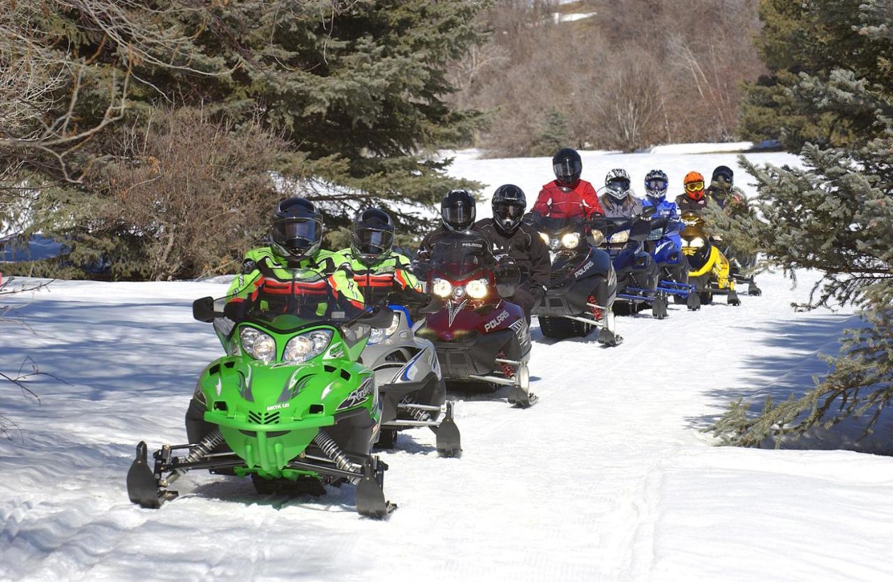 Auberge Macdonald Guest Inn Iroquois Falls エクステリア 写真